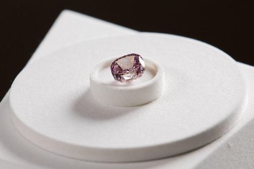 Nga sắp trở thành 'ông trùm' trong ngành sản xuất kim cương màu toàn cầu