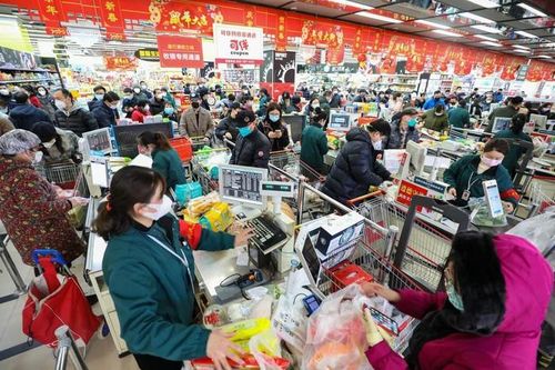 Người bán hàng phải hạn chế bắt tay, tiếp xúc với khách hàng trong vòng 1m để phòng dịch COVID-19