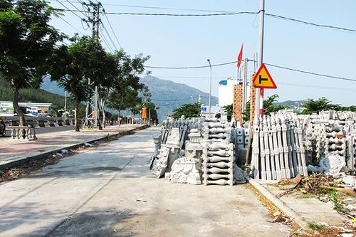 Chiếm dụng lòng đường để kinh doanh