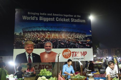 Thăm Ấn Độ, Tổng thống Trump dừng chân đầu tiên ở quê nhà Thủ tướng Modi