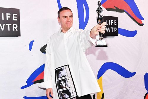 Raf Simons nhận giải 'Nhà thiết kế của năm'