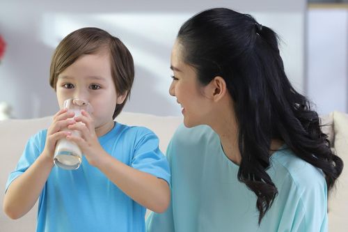 Bảo vệ trẻ mùa dịch: Nước rửa tay, khẩu trang là chưa đủ
