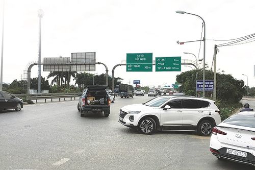 Nút giao 'nghịch' trên cao tốc Hà Nội - Bắc Giang