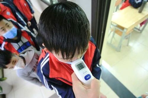 Huyện Sóc Sơn: Nhà trường phải trang bị mỗi phòng học 1 máy đo thân nhiệt