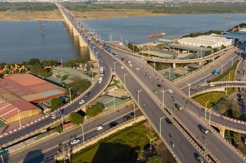 Phân làn để xử lý khe co giãn đầu cầu Vĩnh Tuy