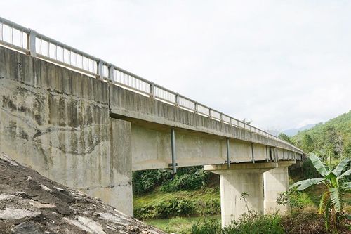 Cầu 30 tỷ đồng 6 năm chờ đường dẫn