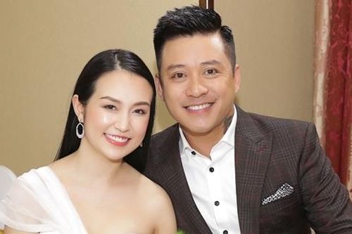 Ca sĩ Tuấn Hưng bức xúc vì tin đồn ly hôn vợ hot girl