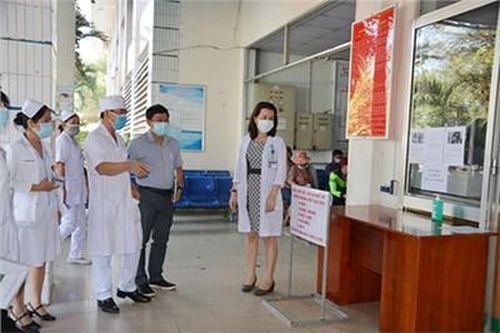 Cách ly một phụ nữ về từ Hàn Quốc có biểu hiện ho, sốt