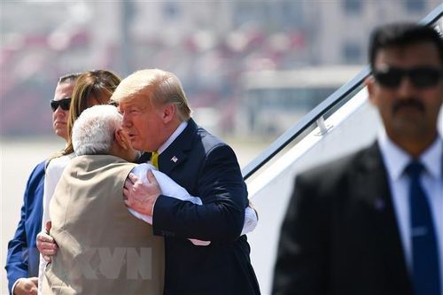 Tổng thống Mỹ Donald Trump bắt đầu chuyến thăm Ấn Độ