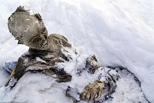 Băng tan nhanh ở Everest lộ những bí mật kinh hoàng