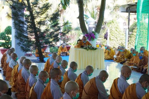 Củ Chi : Vẫn duy trì lễ bố-tát dù trong đợt dịch Covid-19