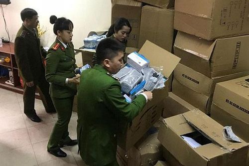 Tạm giữ hơn 52.000 chiếc khẩu trang không rõ nguồn gốc