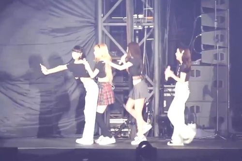 Khoảnh khắc vui nhộn của Black Pink