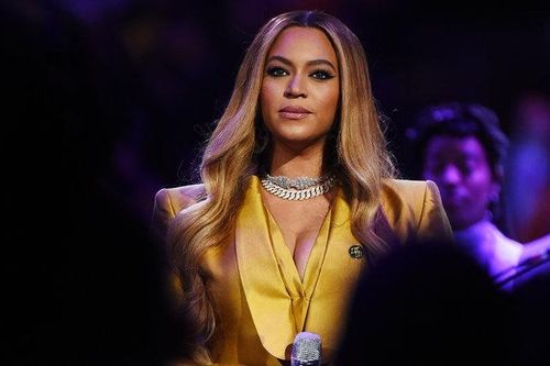 Beyoncé và các ca sĩ hát tưởng niệm Kobe Bryant