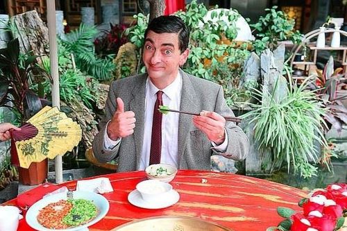 'Bản sao Mr. Bean' ở lại Vũ Hán, gây bão nhờ clip cổ vũ người dân