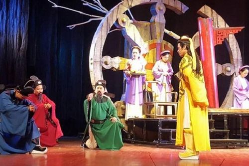 Cải lương 'nên duyên' cùng xiếc
