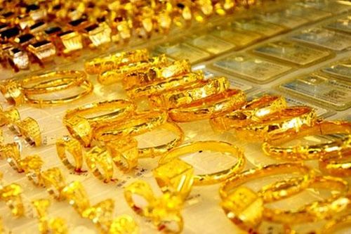 Giá vàng lao dốc, vàng SJC bị 'thổi bay' hơn 1,5 triệu đồng/lượng