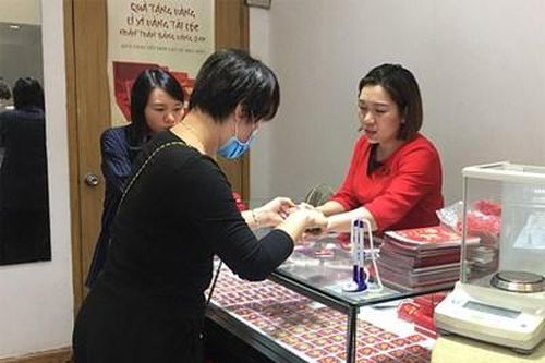 Cẩn trọng trước biến động từ thị trường vàng