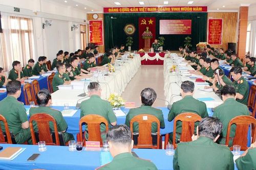Hội thảo công trình 'Lịch sử LLVT Quân khu 5 (1945 - 2015)'