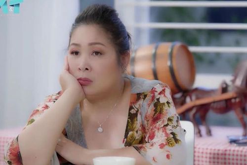 NSND Hồng Vân đóng cửa sân khấu lần 2