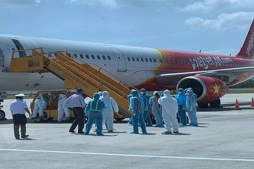 Nhóm khách Hàn Quốc đang cách ly ở Đà Nẵng về nước tối 25/2