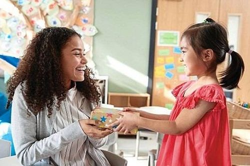 Làm sao để dạy con bạn cách cư xử tốt?