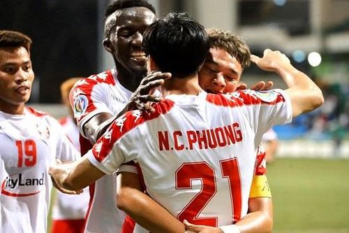 Phi Sơn kiến tạo tinh tế, Công Phượng vô-lê làm tung lưới Hougang United
