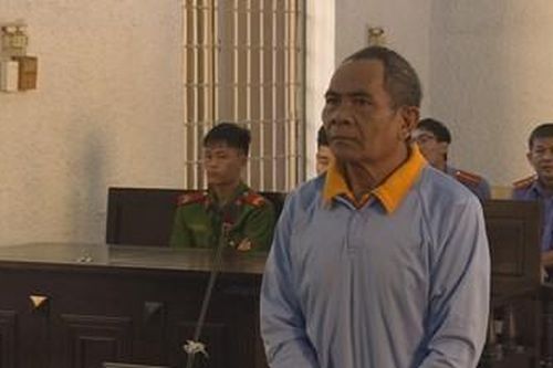Hiếp dâm con gái riêng của vợ hờ, lĩnh 12 năm tù