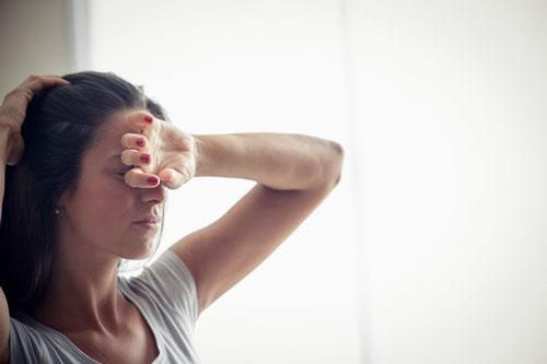 Trở về sau một tuần ở bên nhà ngoại, tôi bị mẹ chồng chỉ tay đuổi đi, biết nguyên nhân, bố tôi tuyên bố không để thông gia nhận lại con cháu nữa!