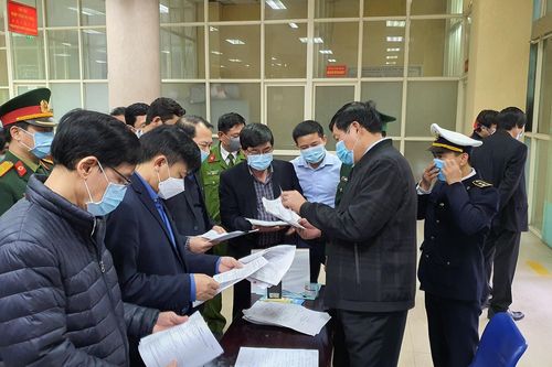 Bố trí phiên dịch tiếng Anh, Trung Quốc, Hàn Quốc tại cửa khẩu để phòng dịch COVID-19
