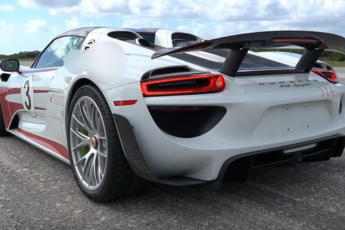 Tốc độ khủng khiếp của siêu xe Porsche 918 Spyder - 345 km/h