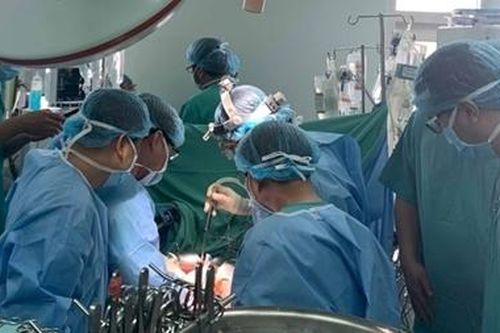 Phẫu thuật cắt gan lớn thành công cho 2 bệnh nhi ung thư