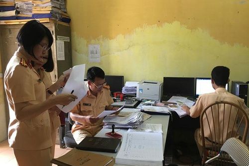 Cấm lái xe 5 năm nếu gian dối trong cấp lại giấy phép lái xe