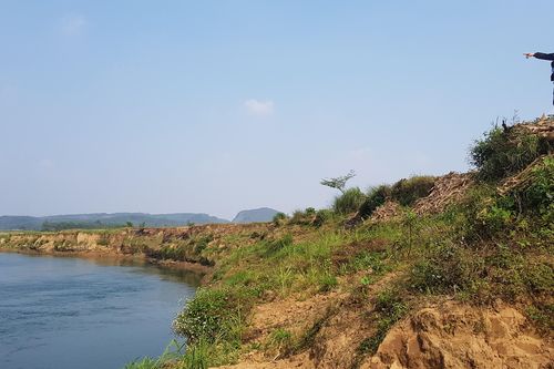 Sống bên miệng 'Hà bá'