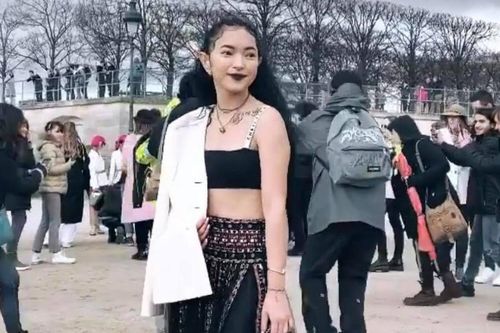 Châu Bùi mặc sexy giữa thời tiết 11 độ C tại Pháp