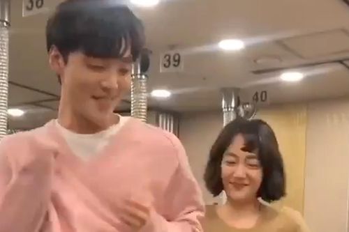 Cặp sao 'Người thầy y đức' nhảy Anysong Challenge