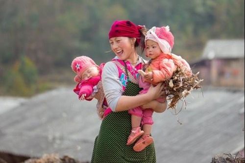 Người mẹ H'Mông có nụ cười rạng rỡ ở Đồng Văn