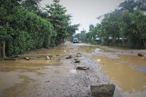 Hà Tĩnh: Khốn khổ vì đường liên xã như 'ruộng'