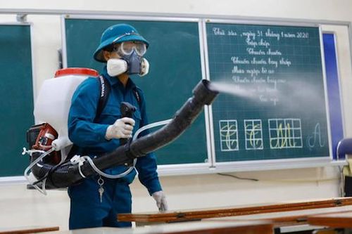 TP Hồ Chí Minh: Dịch vụ phun xịt khử trùng tại nhà hút khách mùa dịch Covid-19