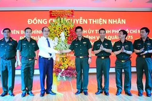 Thành ủy TP Hồ Chí Minh thăm, chúc mừng Bệnh viện Quân y 175