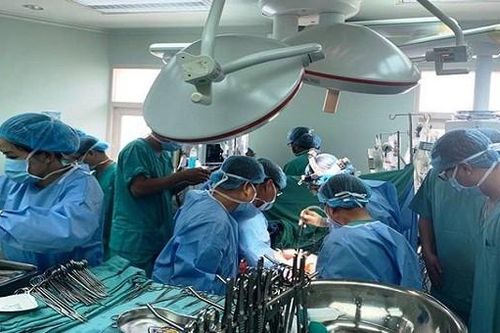 Bệnh viện Trung ương Huế phẫu thuật cắt gan lớn cho bệnh nhi bị ung thư nguyên bào