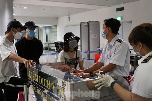 Người từ vùng dịch ở Hàn Quốc về nói gì khi bị cách ly 14 ngày?