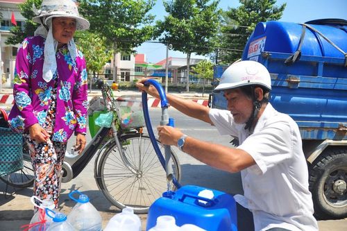 Giọt nước nghĩa tình giữa mùa hạn mặn