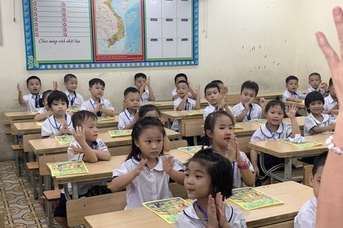 Không có chuyện con không đến trường vẫn phải đóng học phí