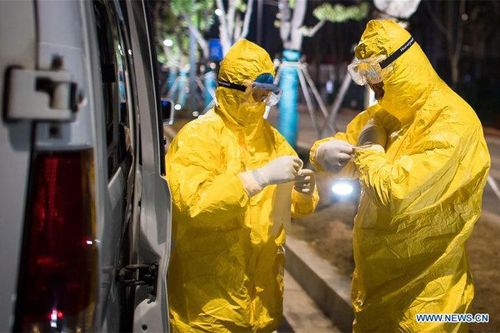 Hình ảnh những người chuyên gom mẫu bệnh phẩm Covid-19 ở Vũ Hán