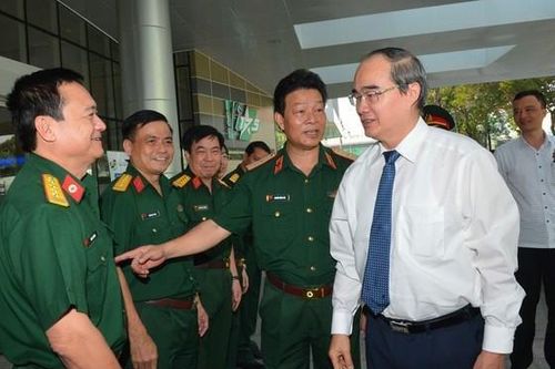 Bí thư Thành ủy TP.HCM chúc mừng Bệnh viện Quân y 175