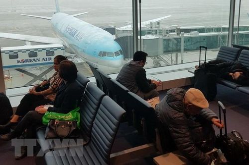 Gần 170 khách chuyến bay Hàn-Trung bị giám sát sau khi 5 người bị sốt