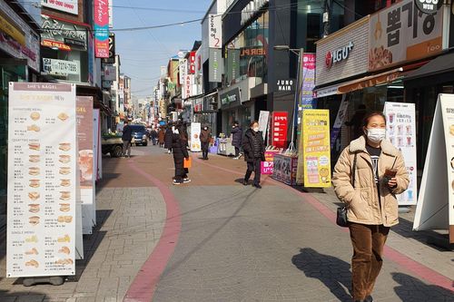 Người dân Seoul bình tĩnh đối phó với dịch COVID-19