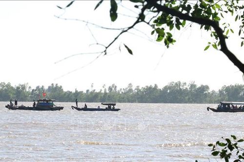 Một công nhân thiệt mạng do bị rơi từ sà lan xuống sông