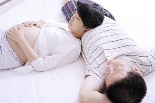 Chán nản vì chồng vô tâm, tối ngày chơi game khi vợ mang bầu